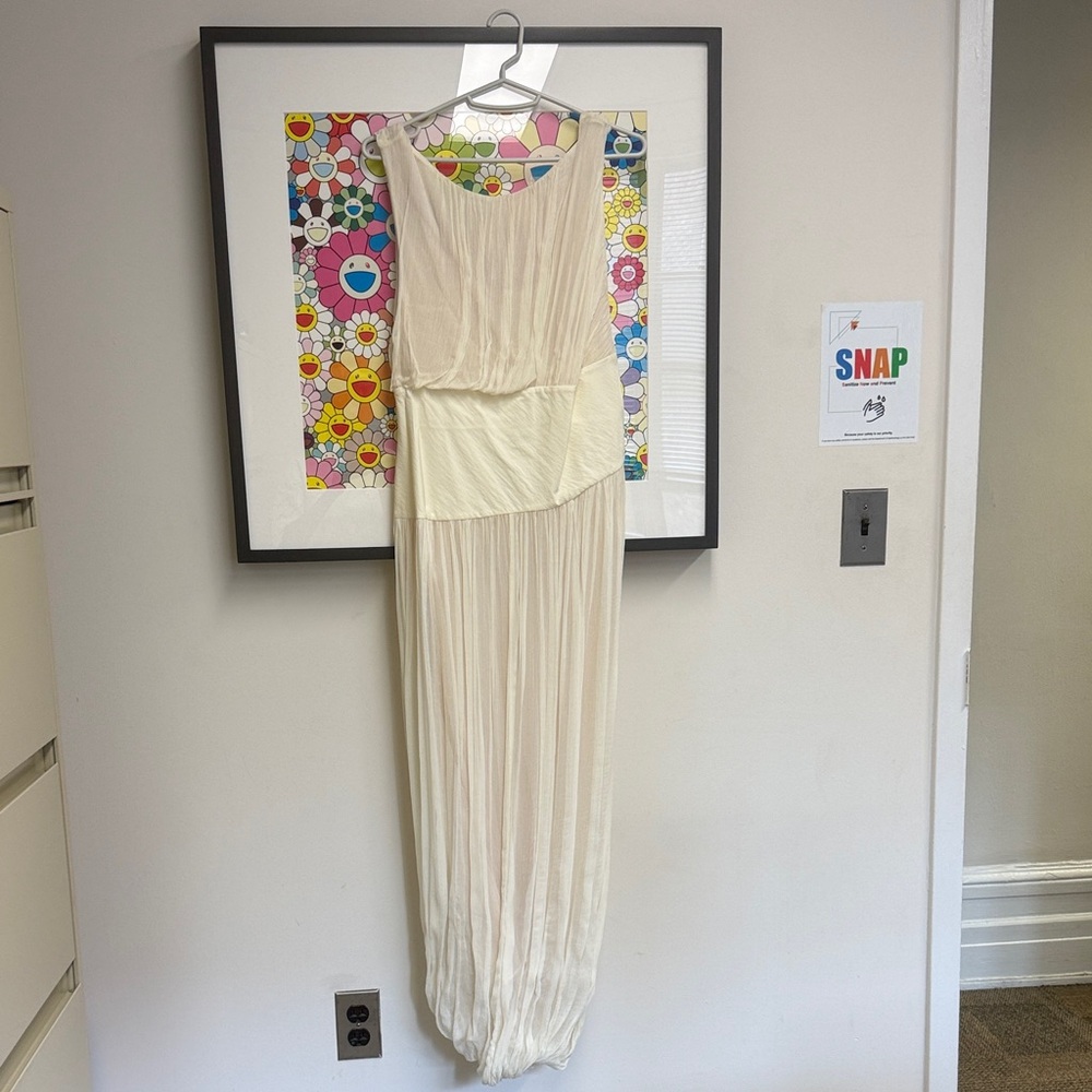 Chic Cream Sleeveless Maxi Dress